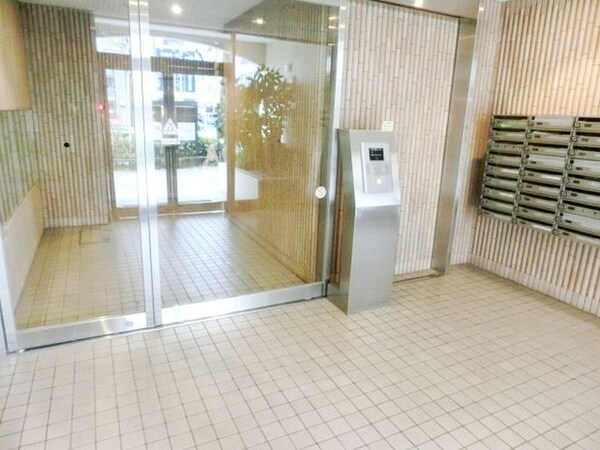 エントランス(お問合せは(株)タウンハウジング東京へ)