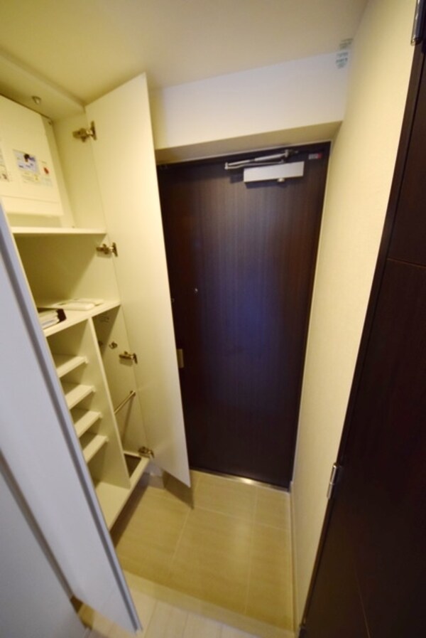 玄関(お問合せは(株)タウンハウジングレジデンス事業部までお問合…)