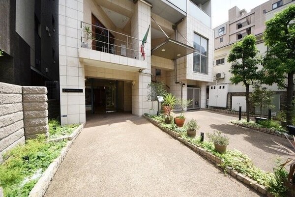 エントランス(お問合せは(株)タウンハウジング東京へ)