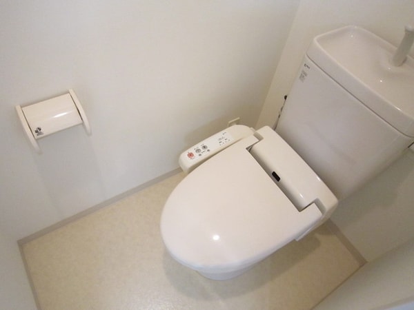 トイレ(ウォシュレット完備)