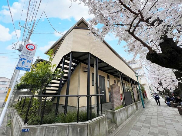 外観(春は桜がキレイです)