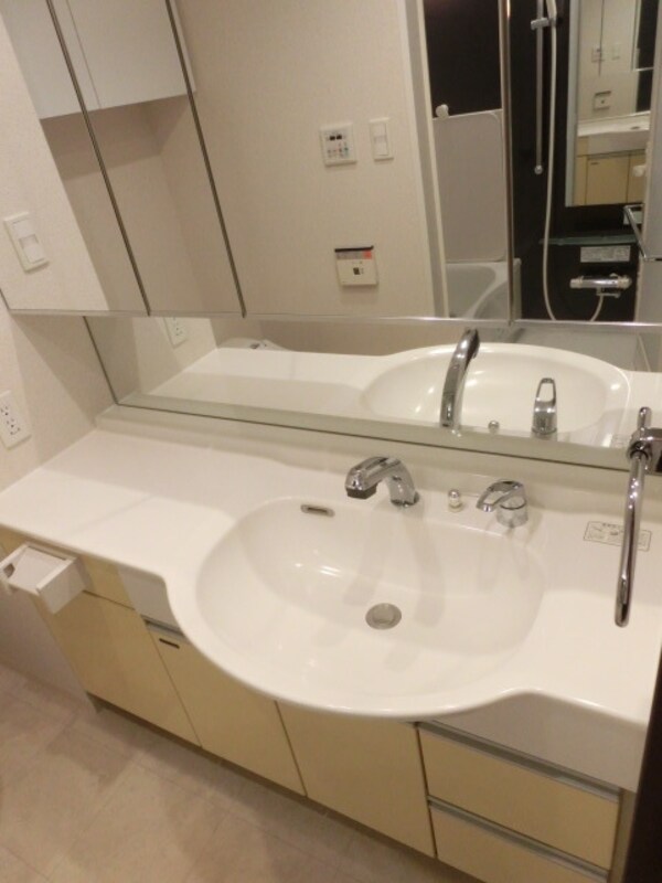 洗面(うれしい大型洗面台です)