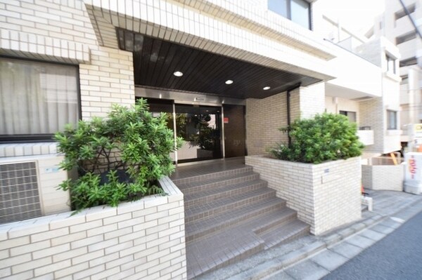 エントランス(お問合せは(株)タウンハウジングレジデンス事業部　赤坂店・…)