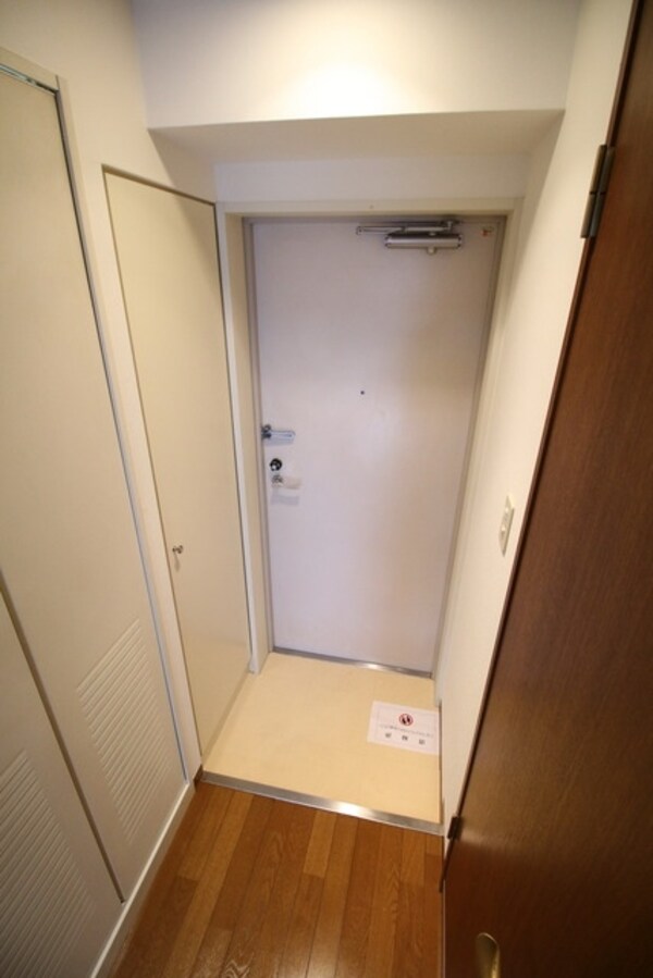 玄関(お問合せは(株)タウンハウジング東京へ)