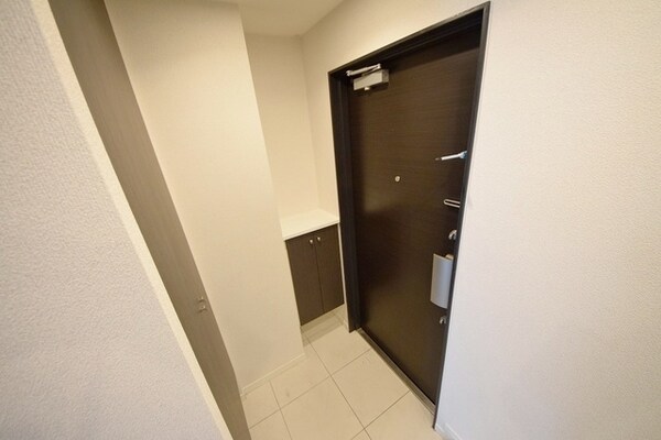 玄関(★参考写真・部屋により内装が異なります★)