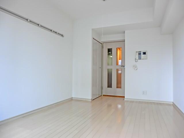 物件内観写真4　(リビング/居室)