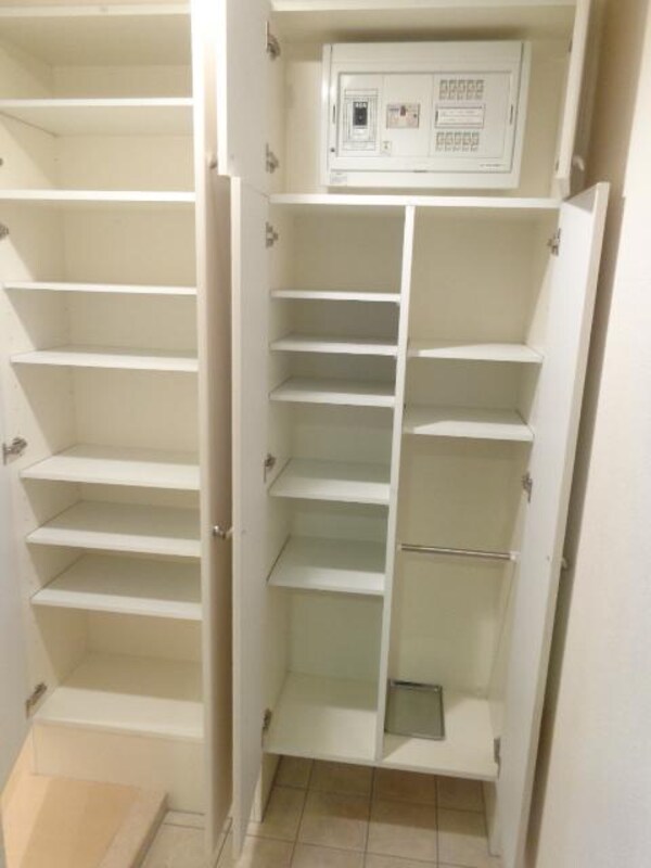 玄関(シューズボックス)