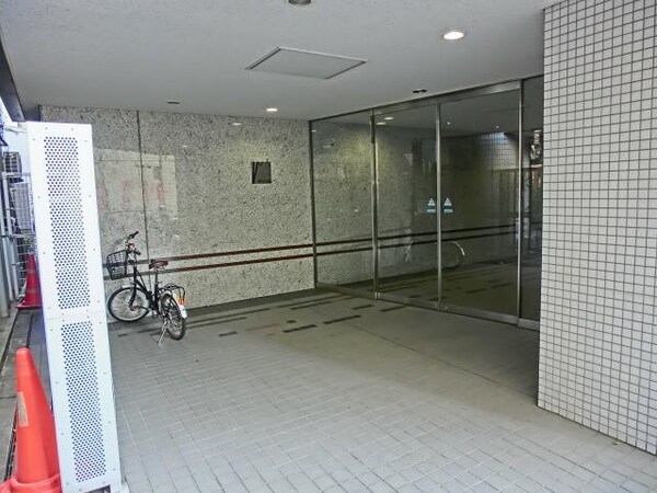 共有部分(重厚感あるエントランス)