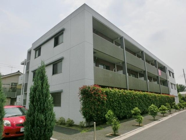 外観(周辺は閑静な住宅街です)