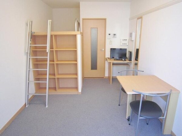 リビング・居室(★収納スペースありの洋室（類似の物件の写真です）★)