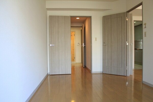 リビング・居室(★洋室から洗面所へも直通★)