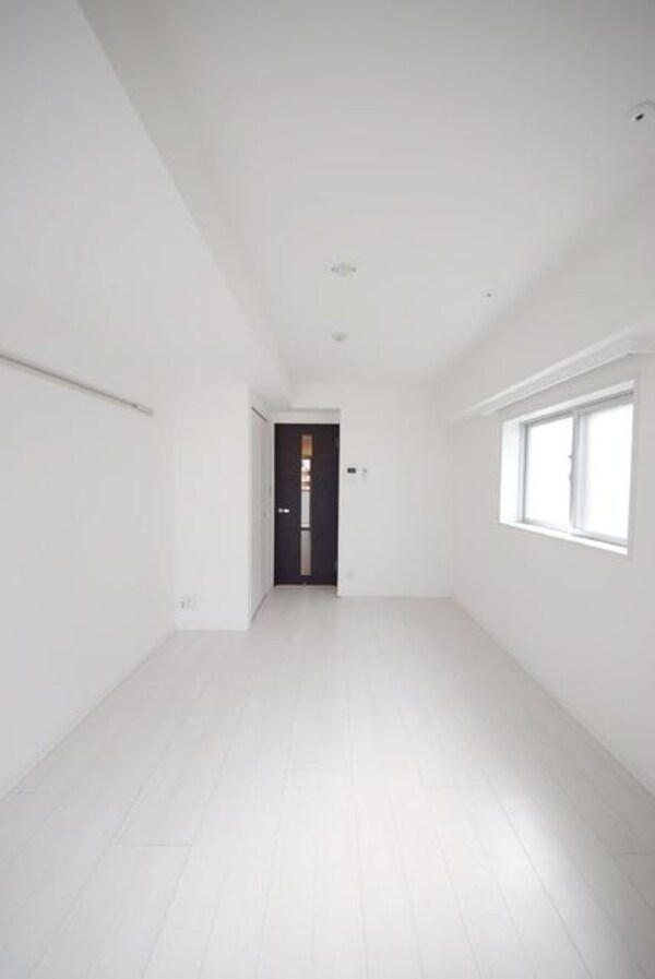 リビング・居室(白を基調とした室内)