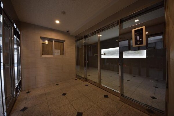 エントランス(オートロック完備)