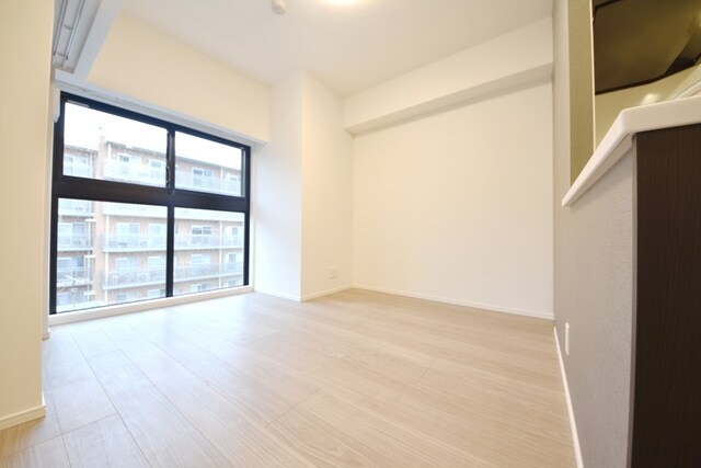 物件内観写真5　(フロアにより壁紙が違う場合あり)