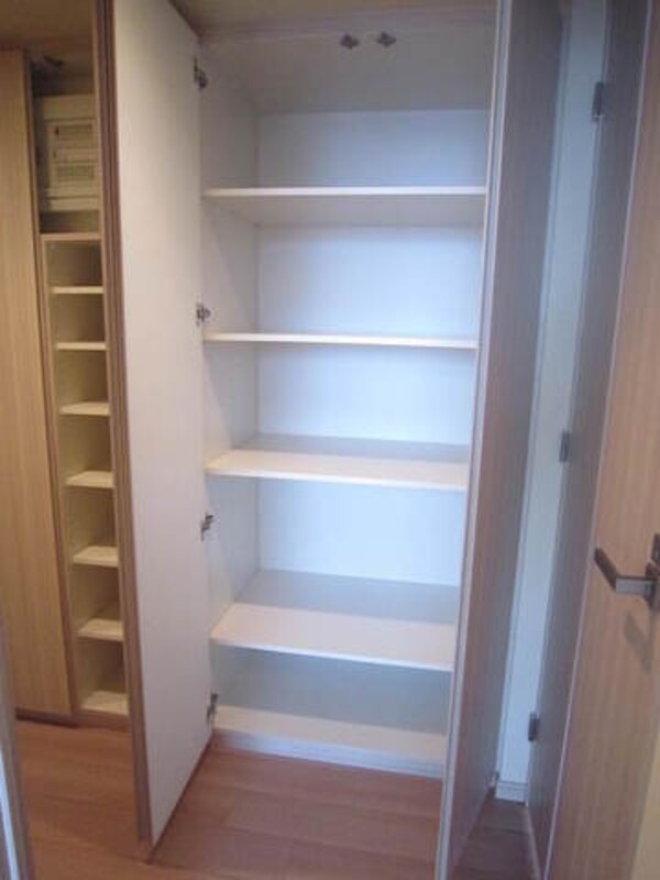 収納(レジディア日本橋馬喰町III)