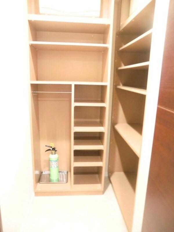 玄関(シューズインクローク)