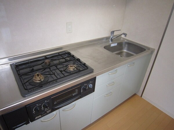 キッチン(うれしい独立キッチン（３口ガスシステム式）)