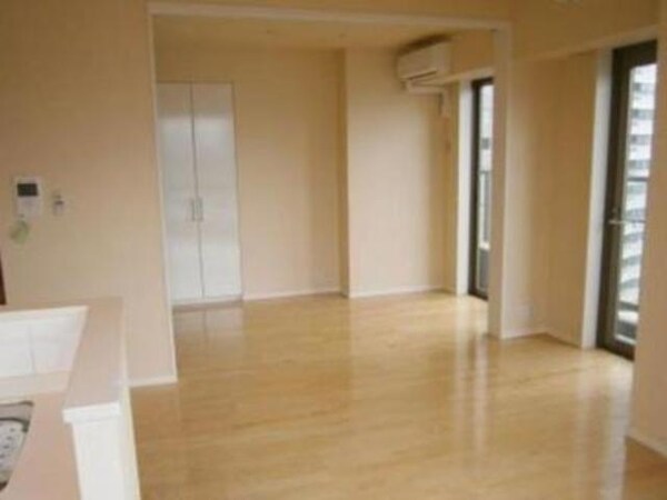 リビング・居室(パークキューブ愛宕山タワー)