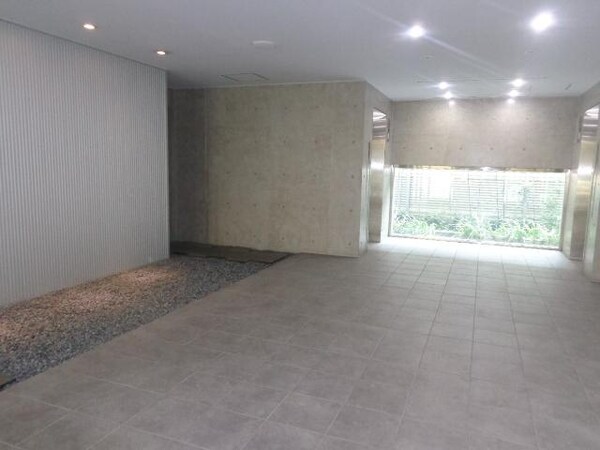 エントランス(清潔感のあるロビー)