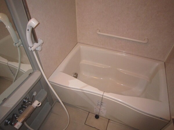 バス／シャワールーム等(広めのバスルーム（追焚・浴室乾燥機付き）)