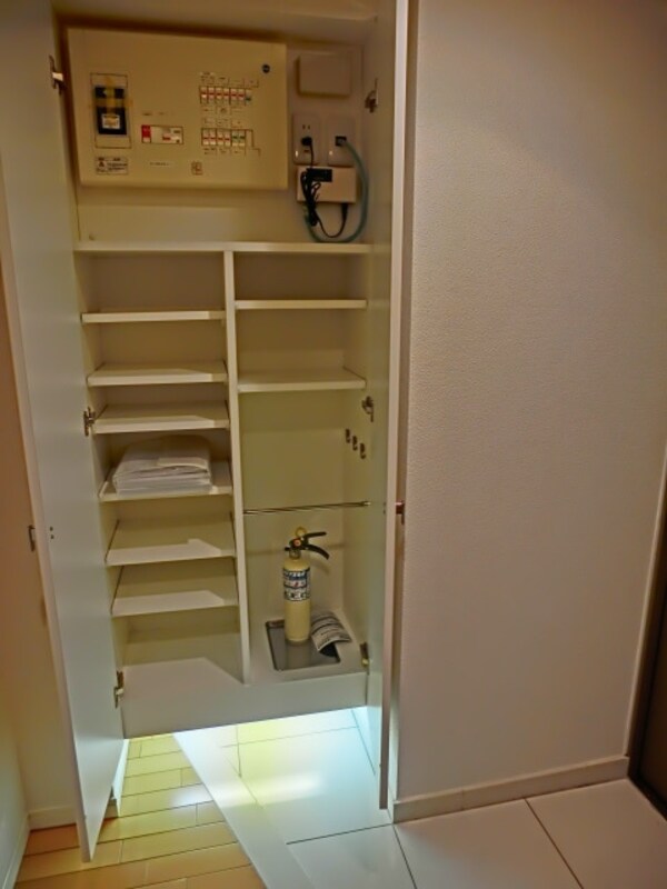 玄関(シューズＢＯＸ完備)