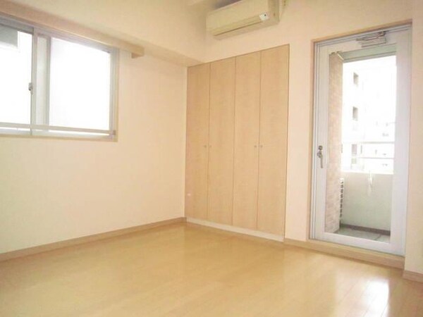 その他室内・内装(２面採光の明るい洋室)