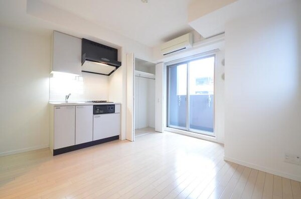 リビング・居室(★大きな窓の、明るいお部屋です★)