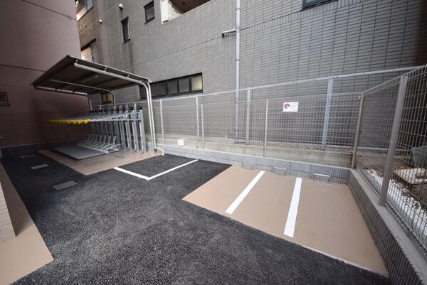 駐車場(バイク置場)