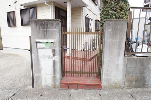 エントランス(★お部屋探しはタウンハウジング稲田堤店まで★)