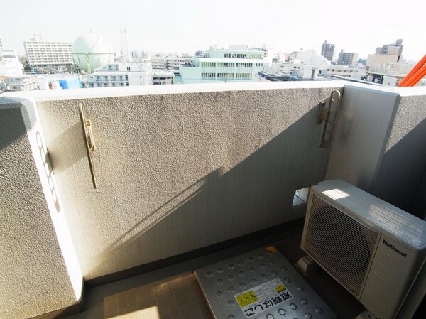 バルコニー(タイル張りの重厚な外観♪)