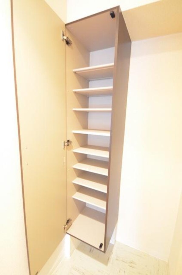 玄関(☆おひとりには贅沢な大きさ☆)