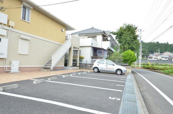 駐車場(♪停め易そうな敷地内駐車場♪)