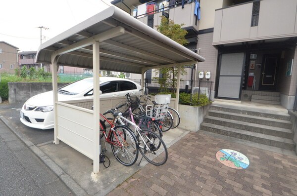 共有部分(☆自転車置いても濡れませんよ☆)