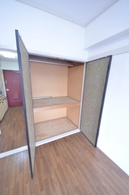 物件内観写真3　(収納)