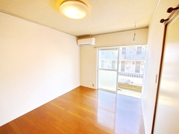 リビング・居室(別号室参考写真)