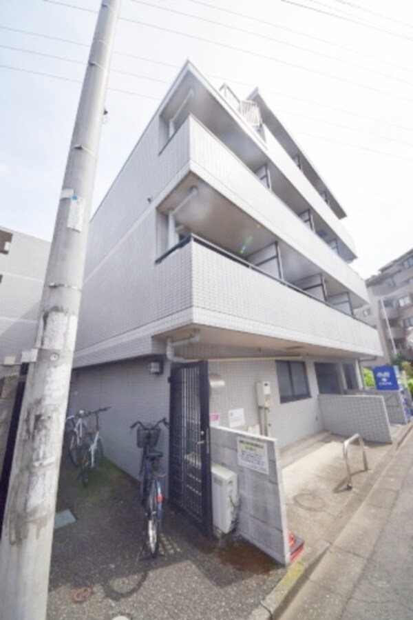 外観(★閑静な住宅街に位置した建物です★)