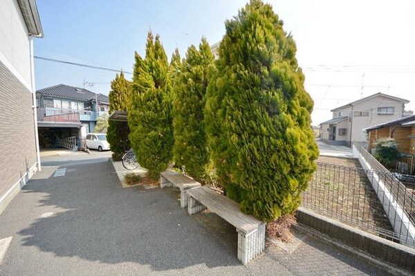 庭(☆ベンチもございます☆)
