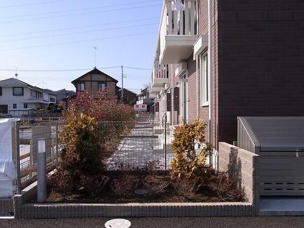 エントランス(★広～い専用庭★)