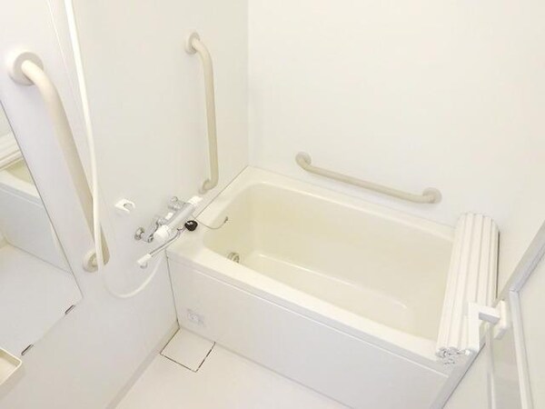 バス／シャワールーム等(反転別部屋参考写真)