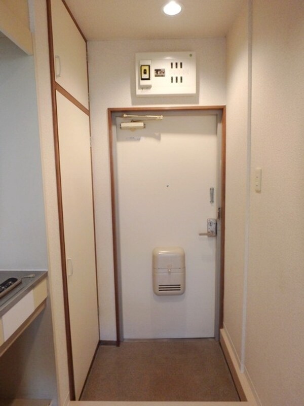 玄関(?下駄箱付きの玄関です☆)