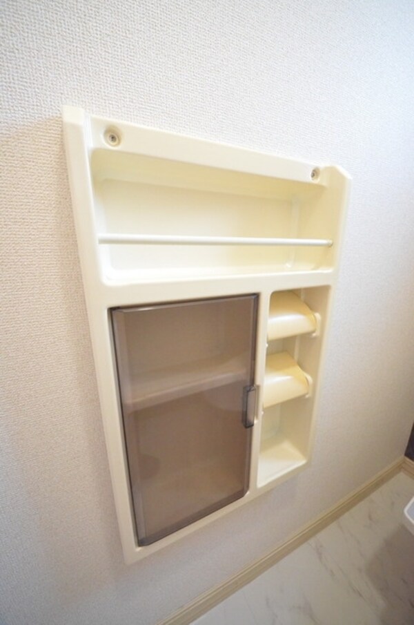 設備(☆トイレ用品はここに収納してね☆)