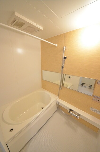 物件内観写真5　(♪サッパリ爽快バスタイム！♪)