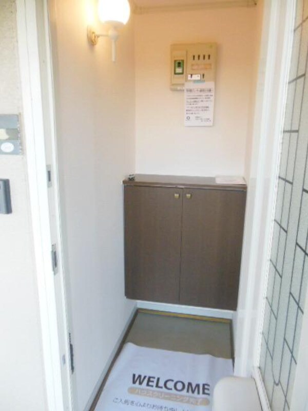 玄関(～玄関開けてもお部屋の中が見えにくくて良いでしょ～)