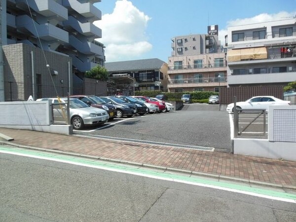 駐車場(★広々とした駐車スペース★)