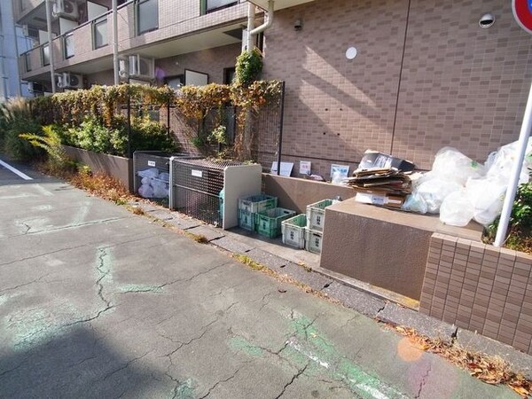 共有部分(ゴミ置き場)
