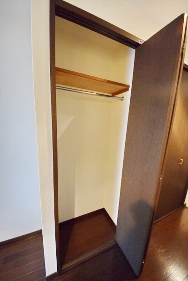 設備(★廊下収納です！お洋服がたくさんしまえそうですね★)