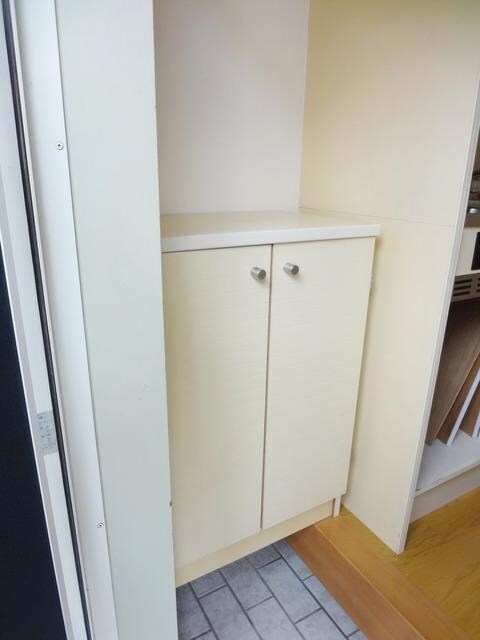 物件内観写真6　(♪履かない靴からどんどん整頓♪)