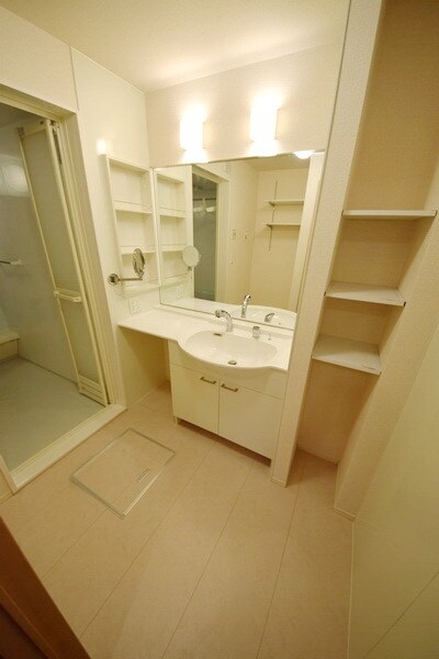 物件内観写真8　(★広いし見てくださいこの大きな洗面台！★)