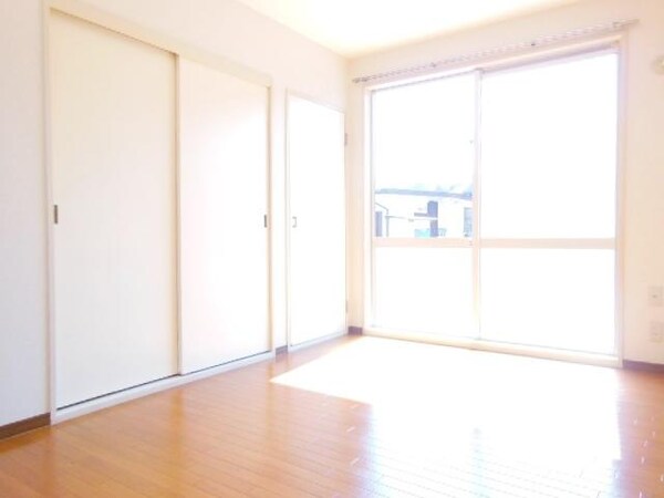 その他室内・内装(☆ゆったり明るい居室スペースです☆)