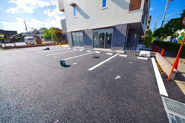 駐車場(～お車お持ちの方も安心ですね～)